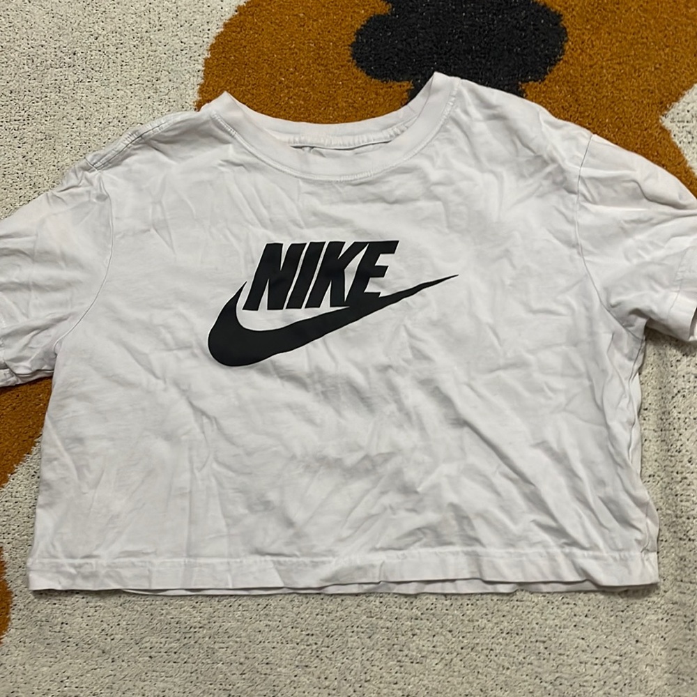 NIKE cropped t shirt size s